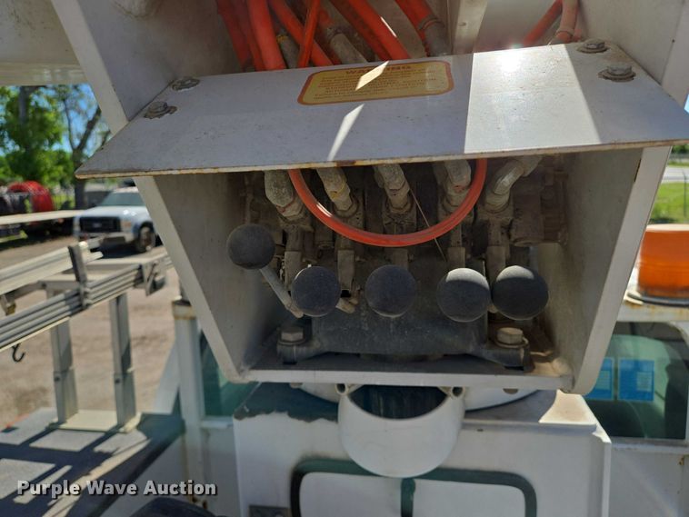 image for item EO0825 2009 Ford F550 Super Duty XL bucket truck