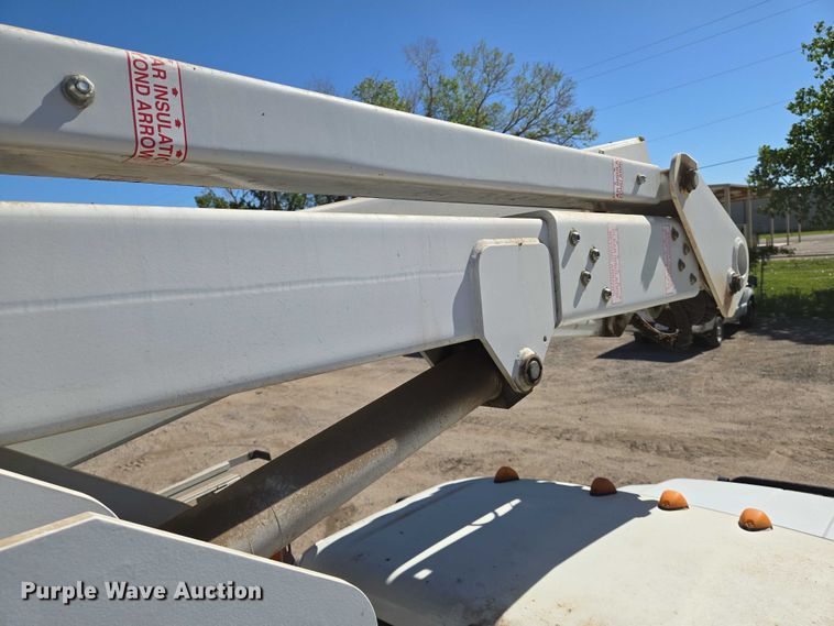 image for item EO0825 2009 Ford F550 Super Duty XL bucket truck