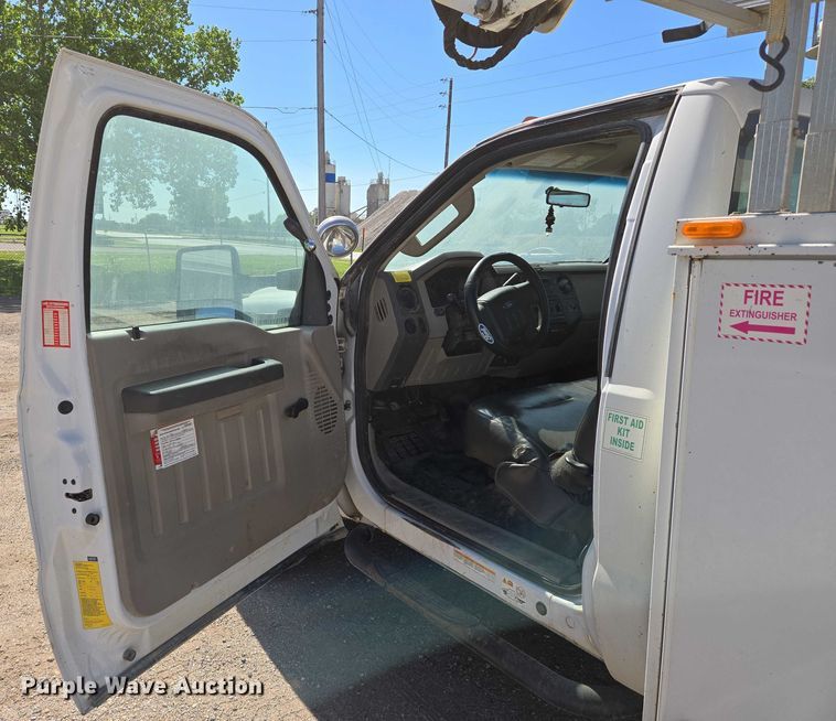 image for item EO0825 2009 Ford F550 Super Duty XL bucket truck
