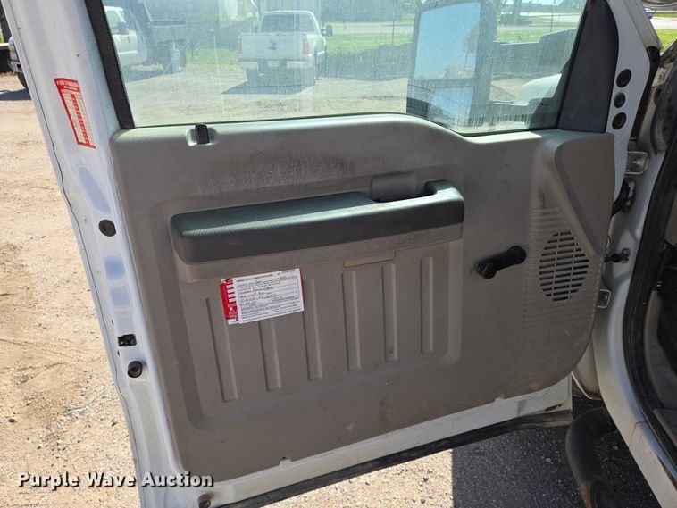 image for item EO0825 2009 Ford F550 Super Duty XL bucket truck