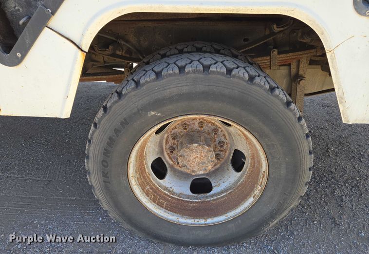 image for item EO0825 2009 Ford F550 Super Duty XL bucket truck