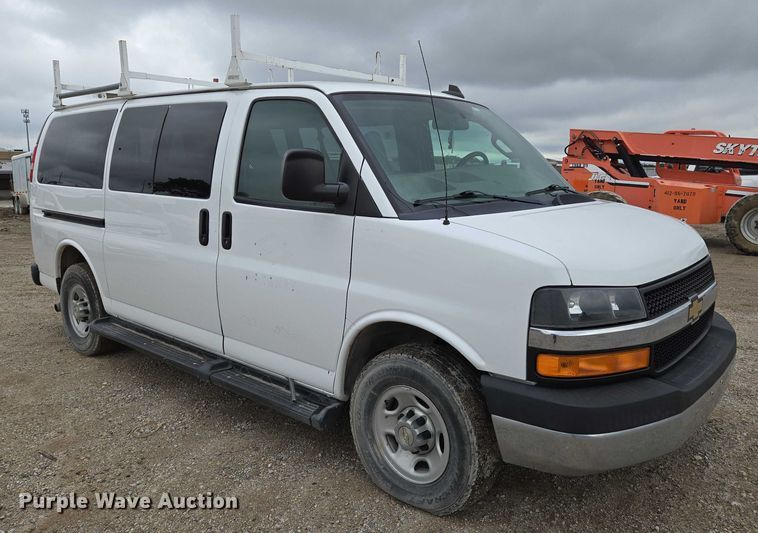 image for item EO0940 2016 Chevrolet Express 3500 van