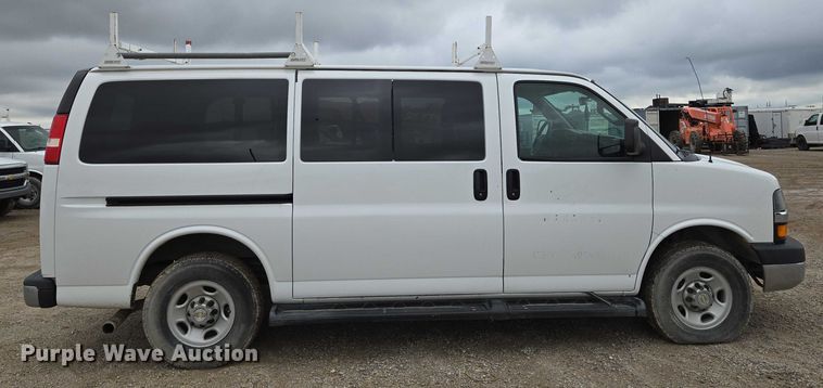 image for item EO0940 2016 Chevrolet Express 3500 van