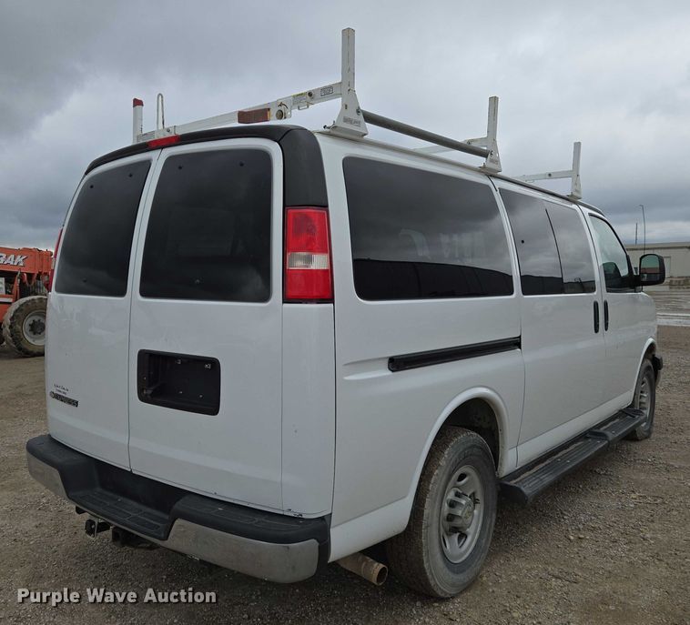 image for item EO0940 2016 Chevrolet Express 3500 van
