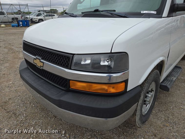 image for item EO0940 2016 Chevrolet Express 3500 van