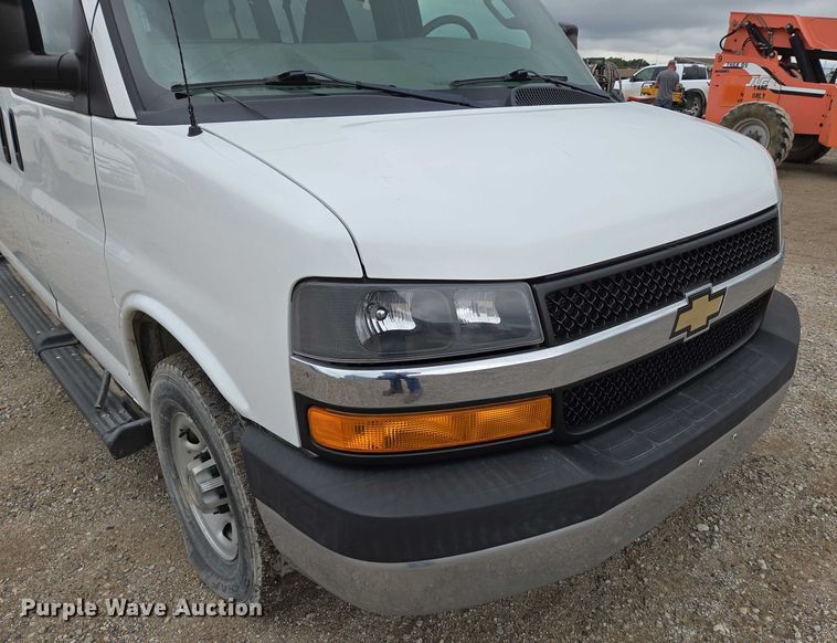 image for item EO0940 2016 Chevrolet Express 3500 van
