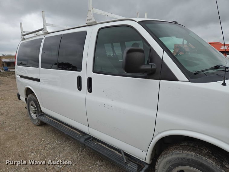 image for item EO0940 2016 Chevrolet Express 3500 van