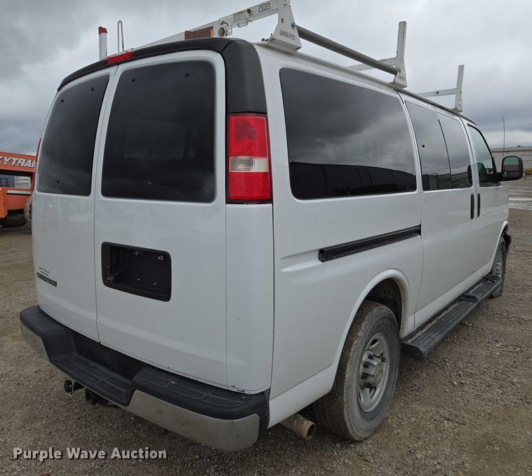 image for item EO0940 2016 Chevrolet Express 3500 van