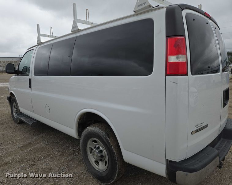 image for item EO0940 2016 Chevrolet Express 3500 van