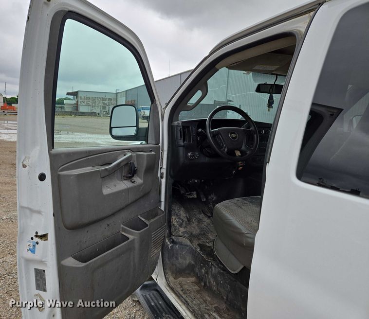 image for item EO0940 2016 Chevrolet Express 3500 van