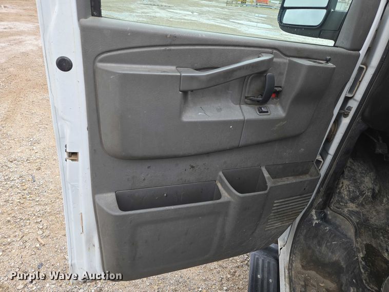 image for item EO0940 2016 Chevrolet Express 3500 van