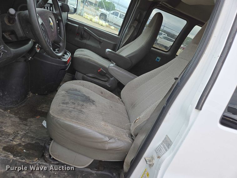 image for item EO0940 2016 Chevrolet Express 3500 van