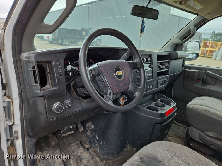 image for item EO0940 2016 Chevrolet Express 3500 van