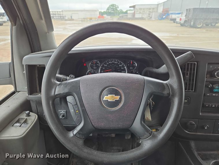 image for item EO0940 2016 Chevrolet Express 3500 van