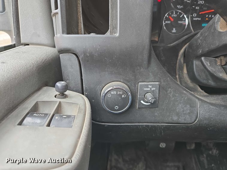 image for item EO0940 2016 Chevrolet Express 3500 van