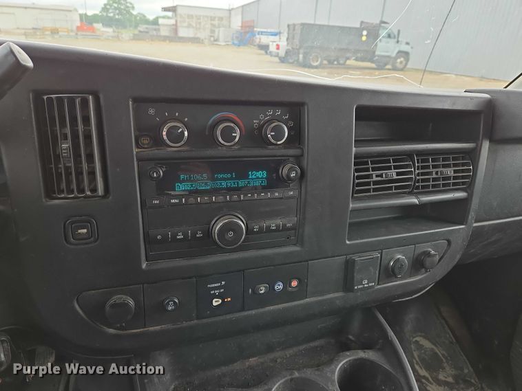 image for item EO0940 2016 Chevrolet Express 3500 van