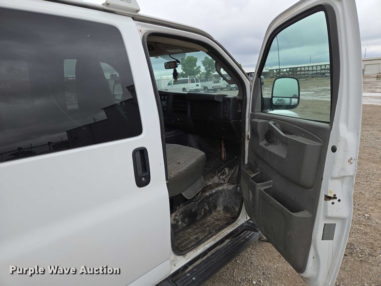 image for item EO0940 2016 Chevrolet Express 3500 van