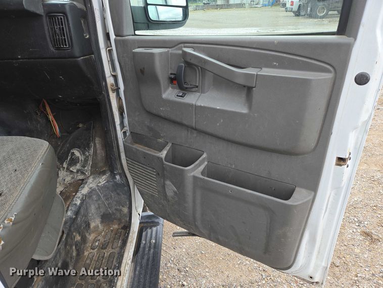 image for item EO0940 2016 Chevrolet Express 3500 van