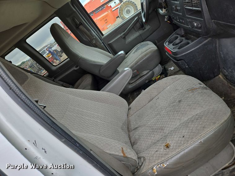 image for item EO0940 2016 Chevrolet Express 3500 van