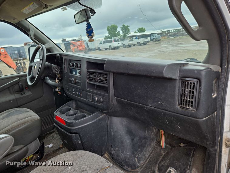 image for item EO0940 2016 Chevrolet Express 3500 van