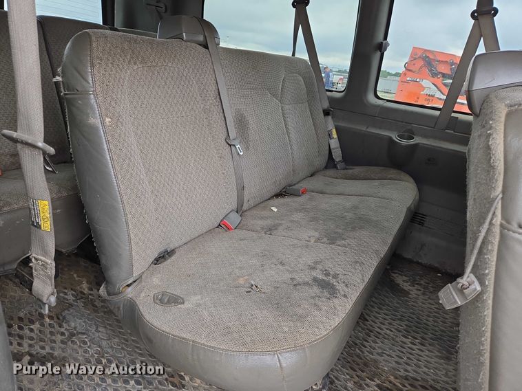 image for item EO0940 2016 Chevrolet Express 3500 van
