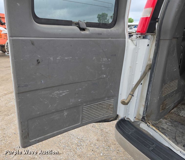 image for item EO0940 2016 Chevrolet Express 3500 van