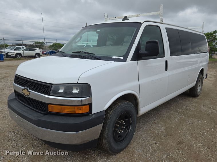 image for item EO0942 2017 Chevrolet Express 3500 van