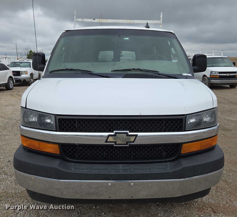 image for item EO0942 2017 Chevrolet Express 3500 van