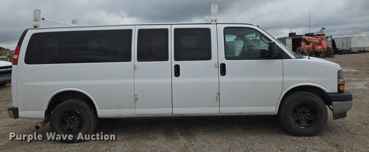 image for item EO0942 2017 Chevrolet Express 3500 van
