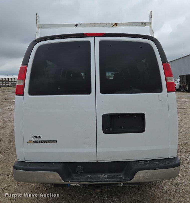 image for item EO0942 2017 Chevrolet Express 3500 van
