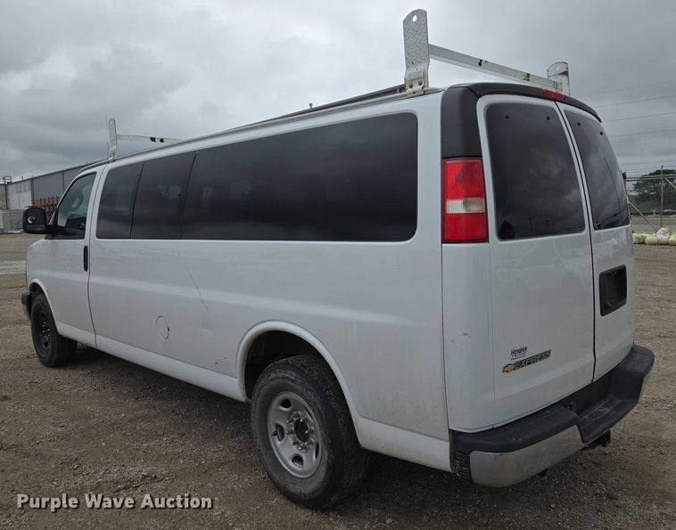 image for item EO0942 2017 Chevrolet Express 3500 van