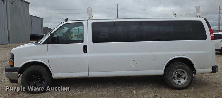 image for item EO0942 2017 Chevrolet Express 3500 van