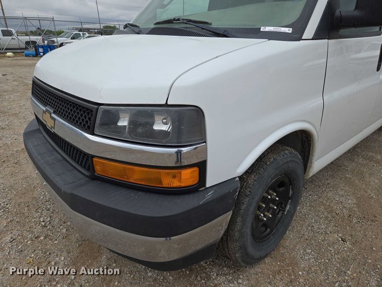 image for item EO0942 2017 Chevrolet Express 3500 van