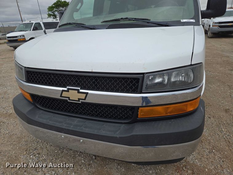 image for item EO0942 2017 Chevrolet Express 3500 van