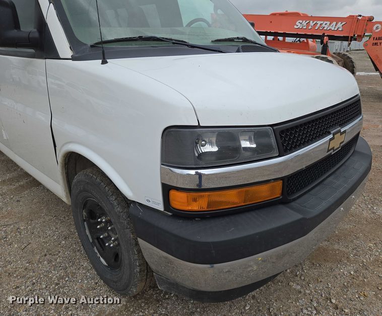 image for item EO0942 2017 Chevrolet Express 3500 van