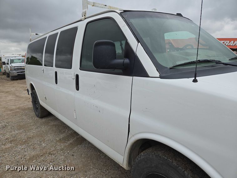image for item EO0942 2017 Chevrolet Express 3500 van