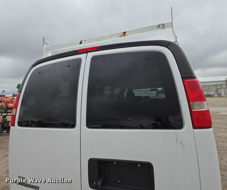 image for item EO0942 2017 Chevrolet Express 3500 van