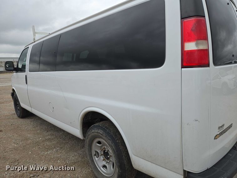 image for item EO0942 2017 Chevrolet Express 3500 van