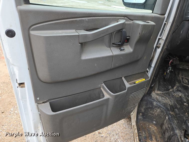 image for item EO0942 2017 Chevrolet Express 3500 van