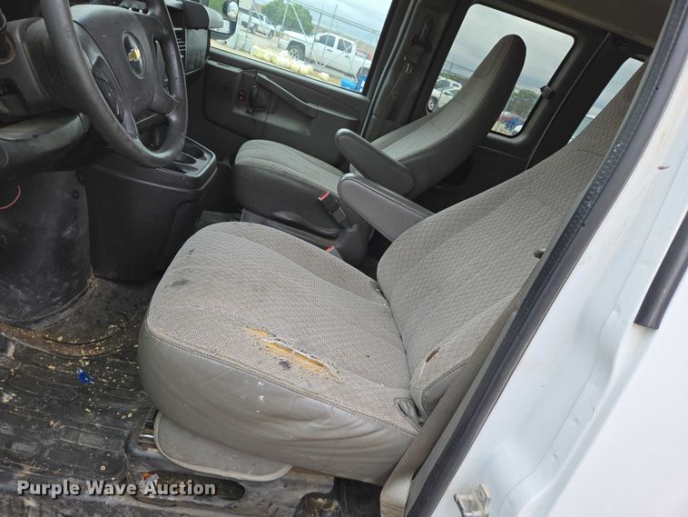 image for item EO0942 2017 Chevrolet Express 3500 van