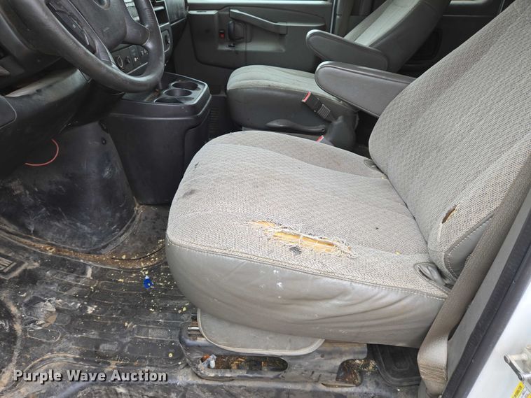 image for item EO0942 2017 Chevrolet Express 3500 van