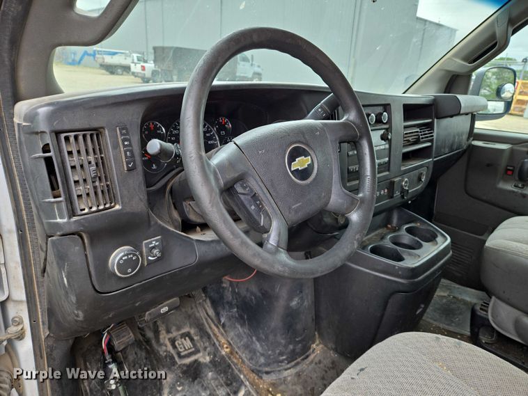 image for item EO0942 2017 Chevrolet Express 3500 van