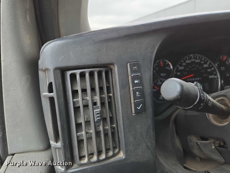 image for item EO0942 2017 Chevrolet Express 3500 van