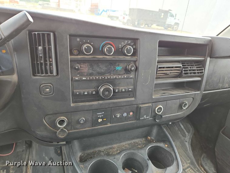 image for item EO0942 2017 Chevrolet Express 3500 van