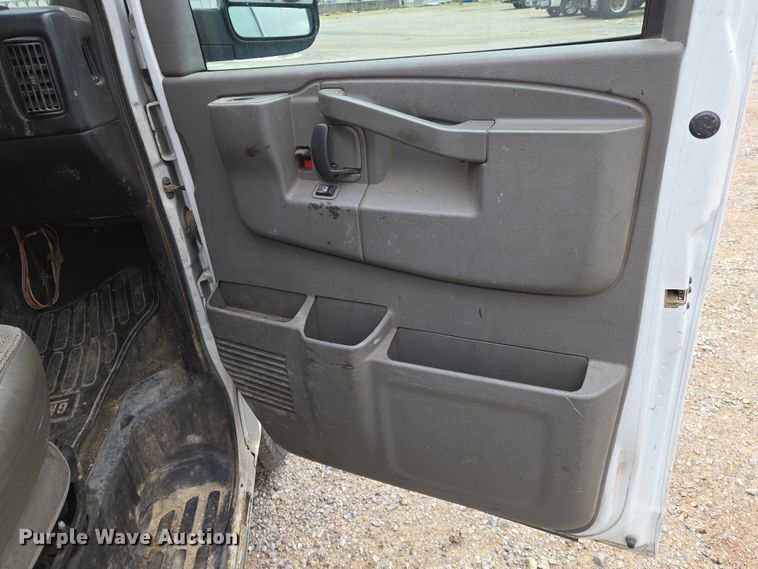 image for item EO0942 2017 Chevrolet Express 3500 van