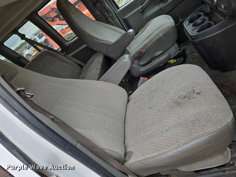 image for item EO0942 2017 Chevrolet Express 3500 van