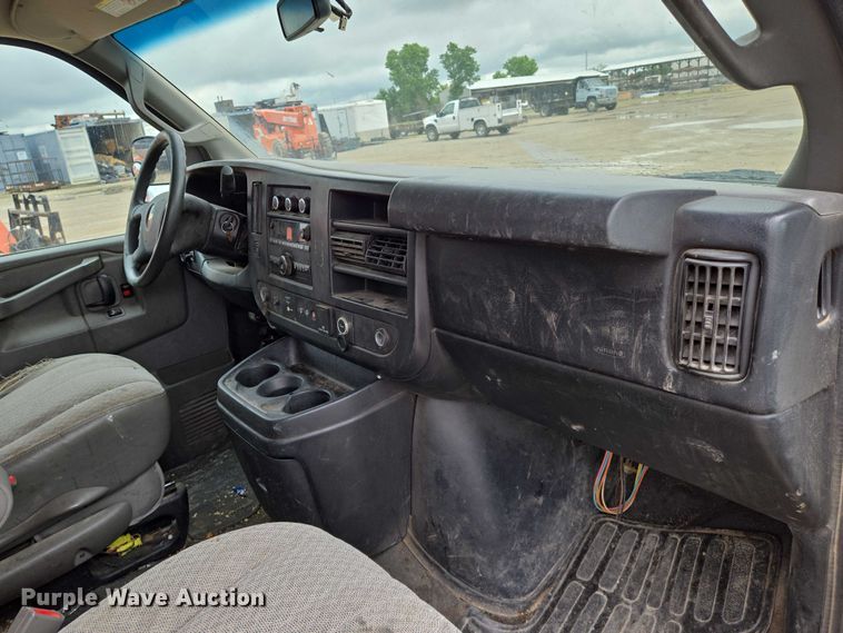 image for item EO0942 2017 Chevrolet Express 3500 van