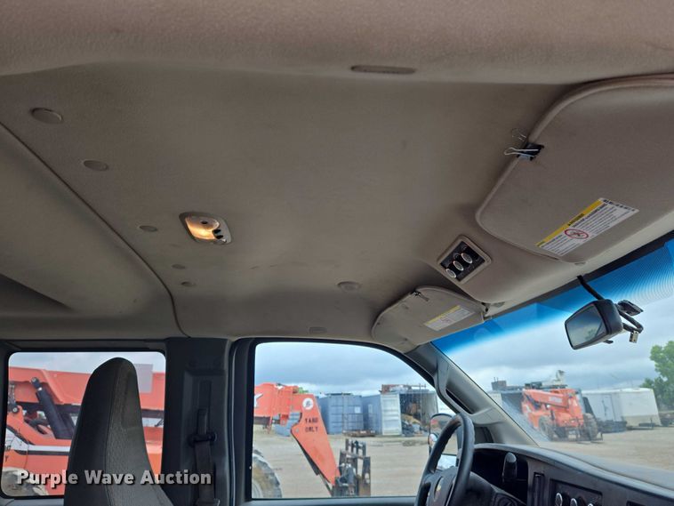 image for item EO0942 2017 Chevrolet Express 3500 van