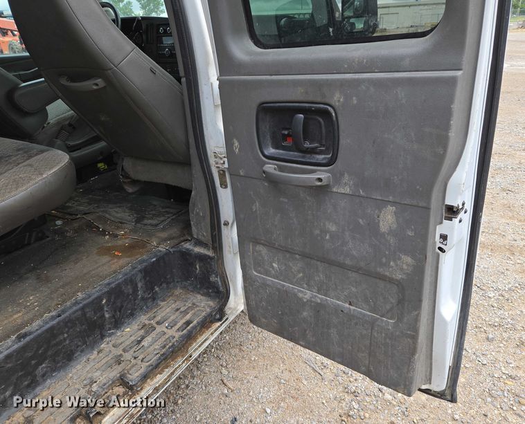 image for item EO0942 2017 Chevrolet Express 3500 van