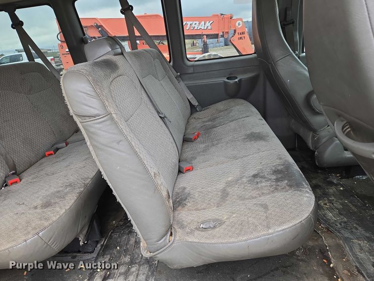 image for item EO0942 2017 Chevrolet Express 3500 van